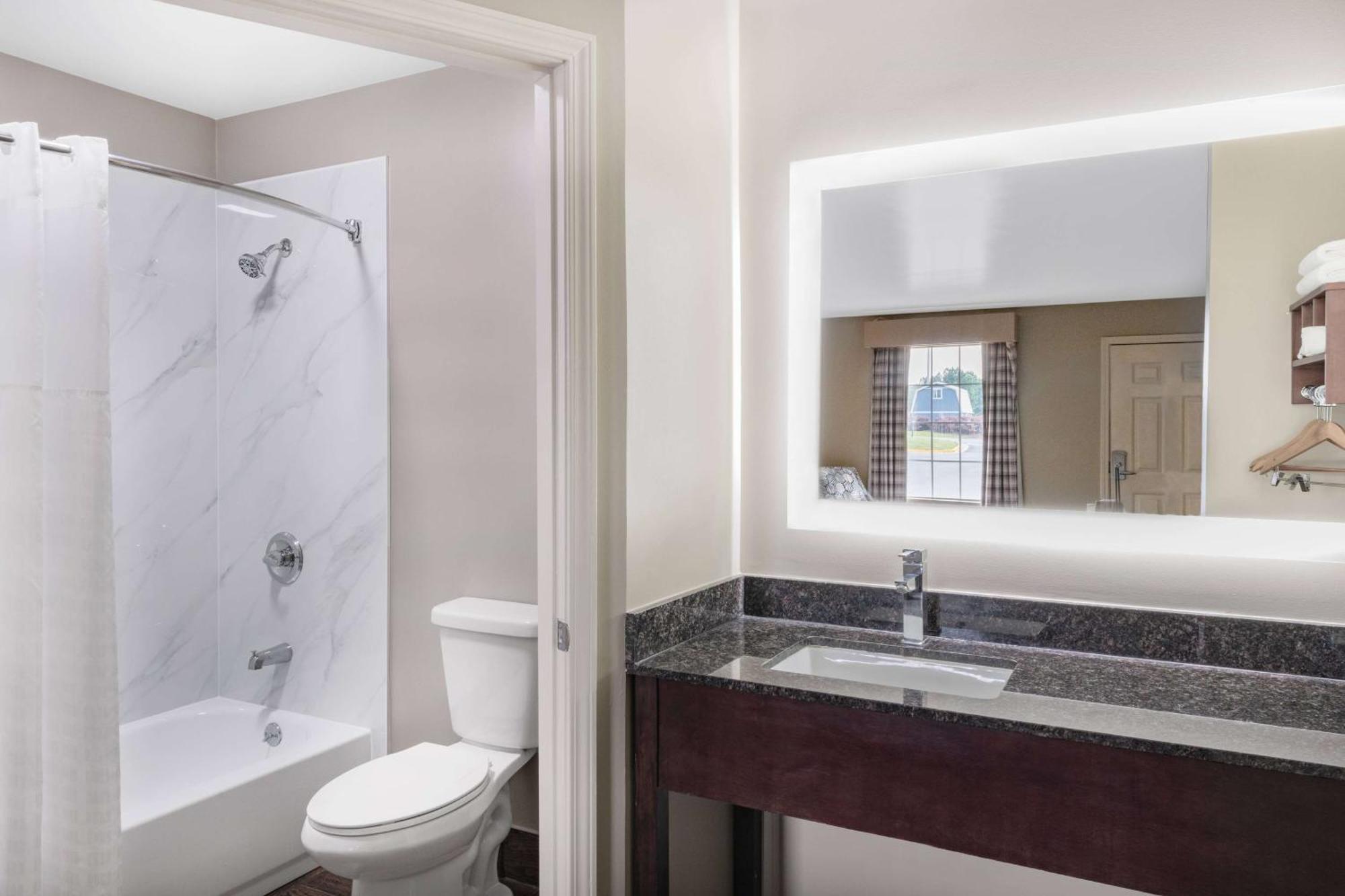 Baymont By Wyndham Commerce Ga Near Tanger Outlets Mall Exterior foto