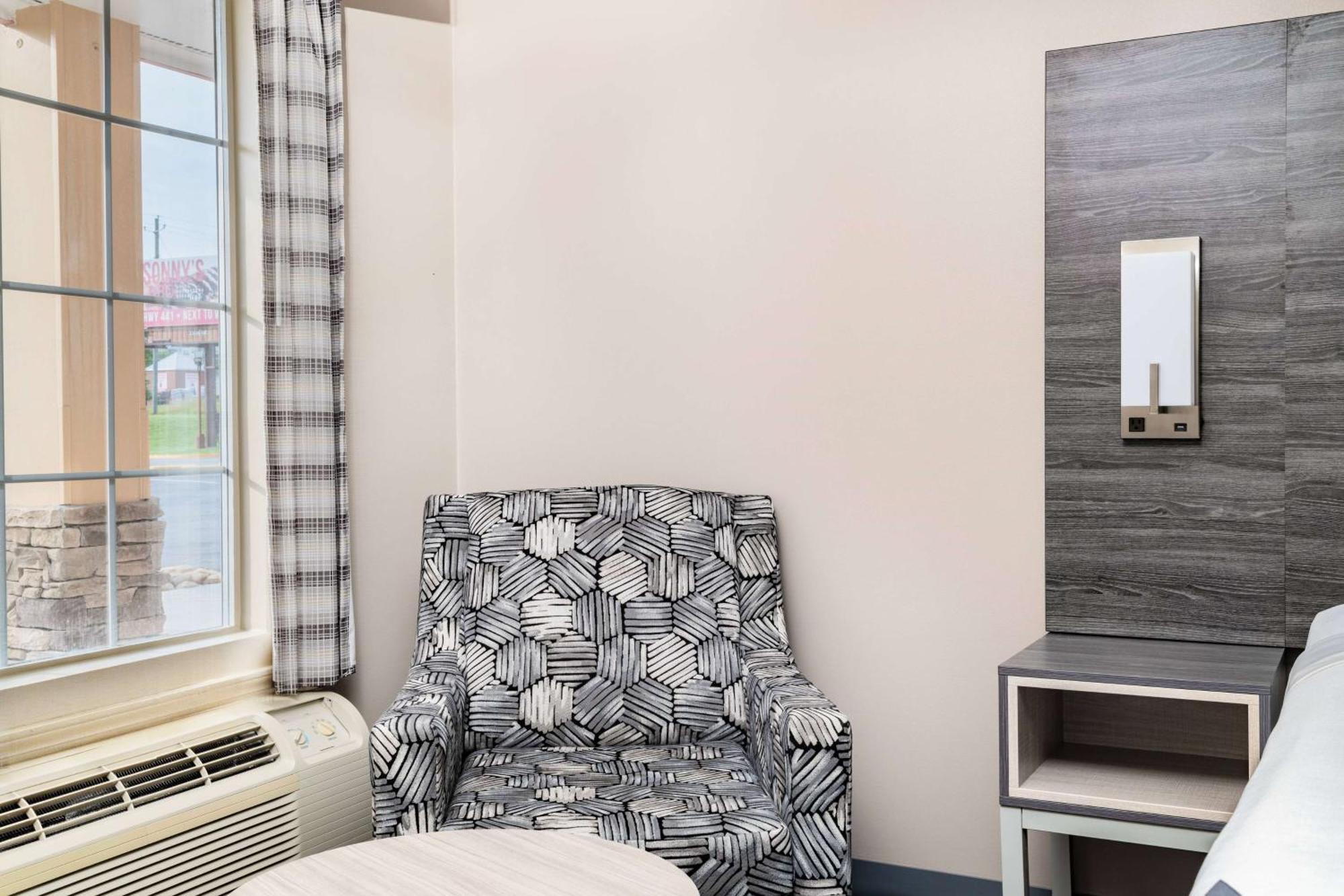 Baymont By Wyndham Commerce Ga Near Tanger Outlets Mall Exterior foto
